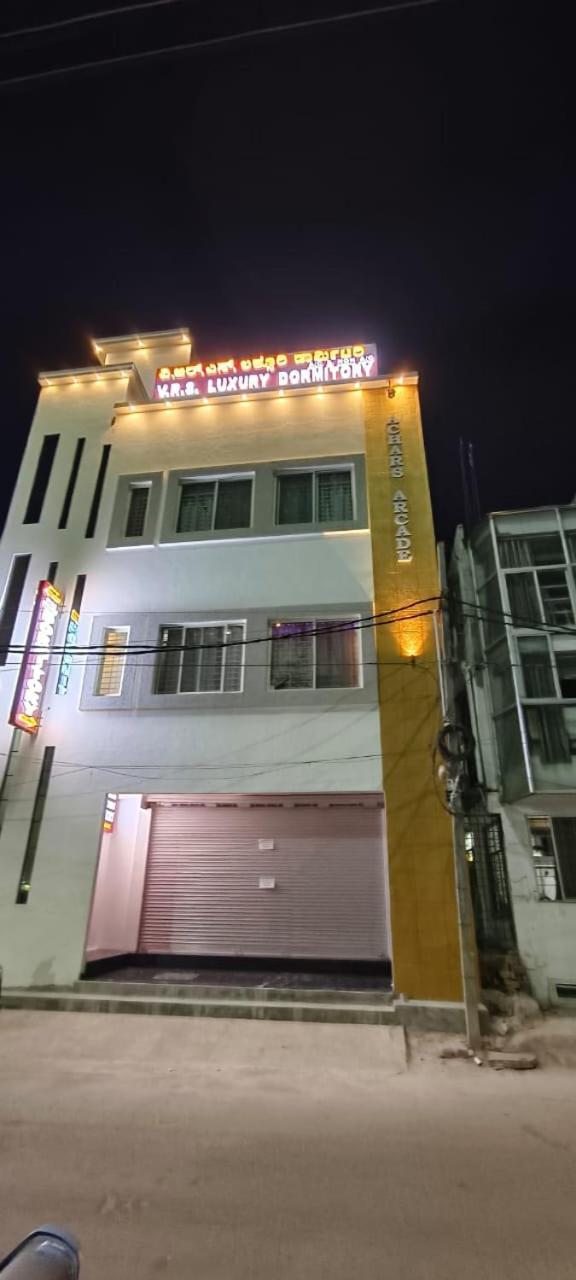 V R S Luxury Ac Dormitory Mysore Exterior photo
