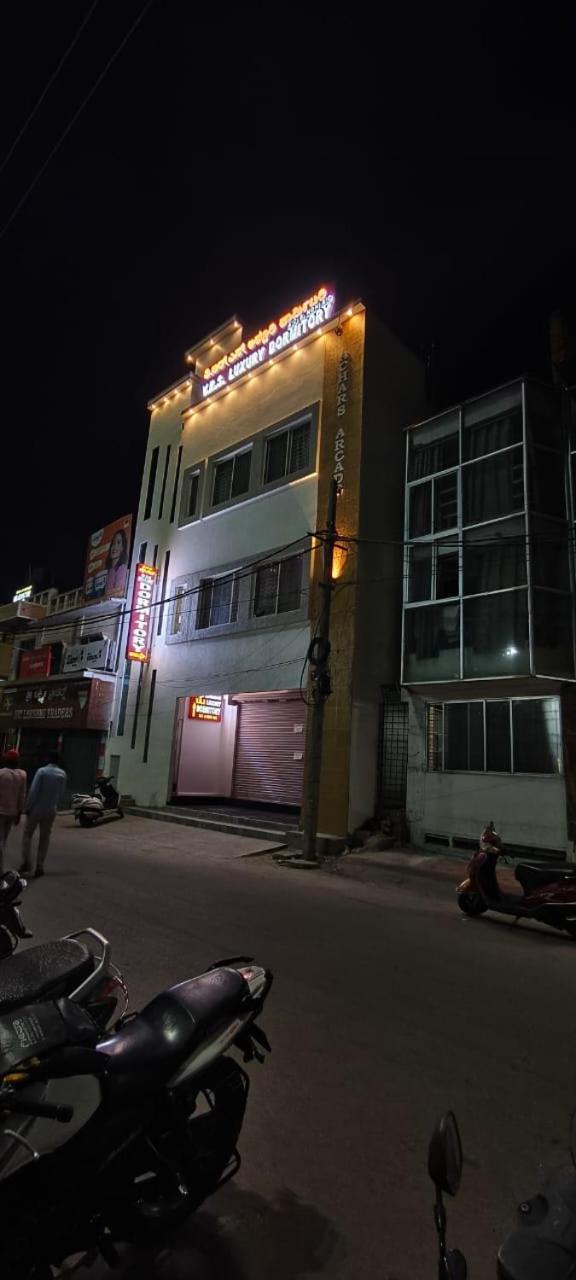 V R S Luxury Ac Dormitory Mysore Exterior photo