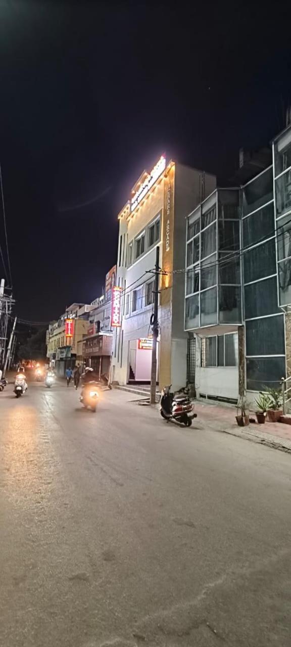 V R S Luxury Ac Dormitory Mysore Exterior photo